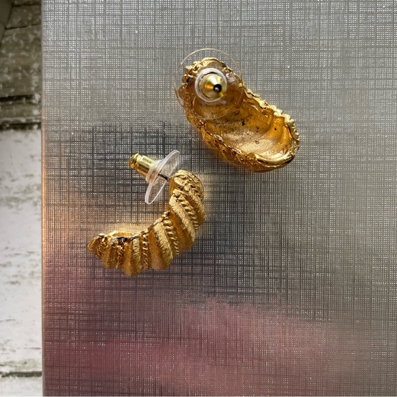 Elegant Gold and Pearl Jewelry Set - Picture 6 of 7